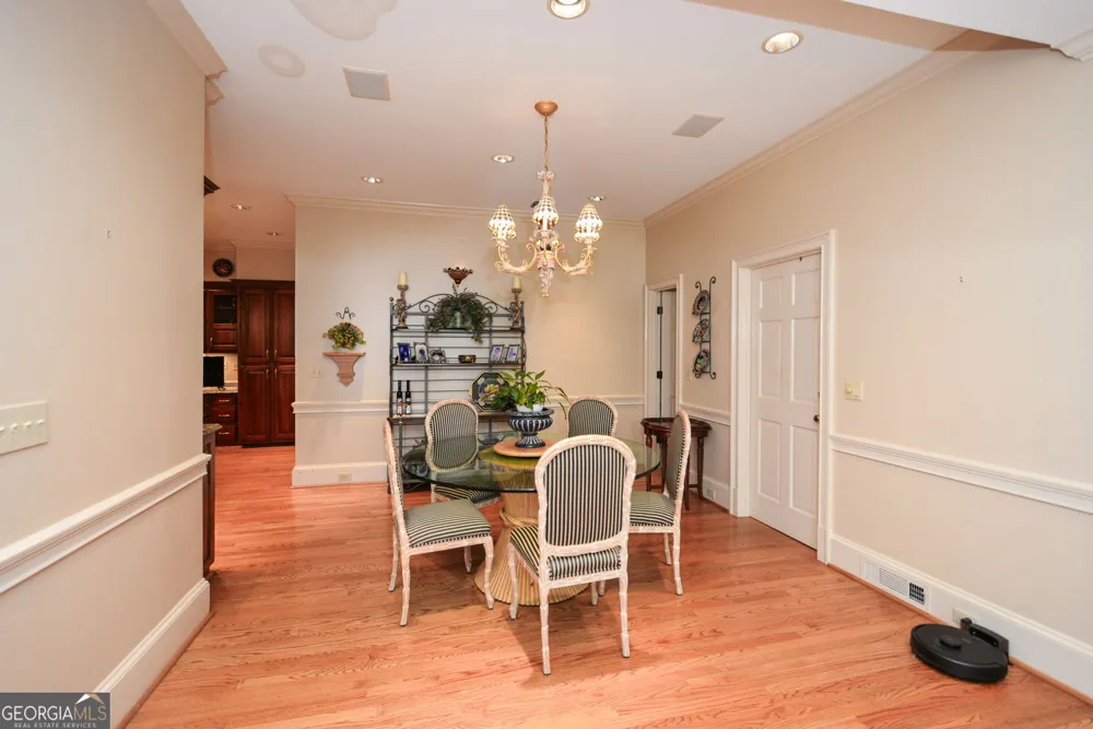 1640 Lazy River LN Sandy Springs, GA 30350