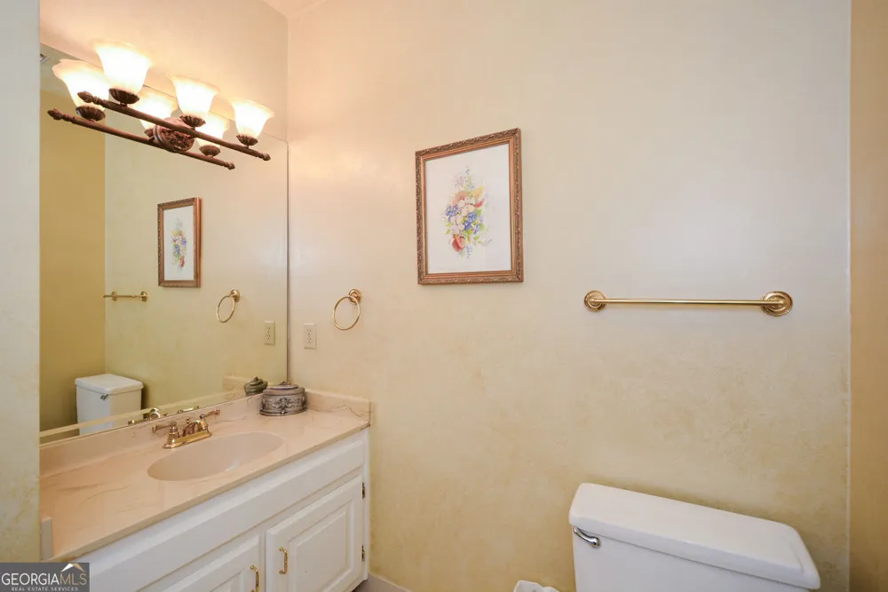 1640 Lazy River LN Sandy Springs, GA 30350