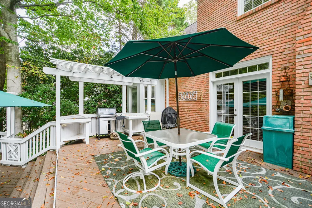 1640 Lazy River LN Sandy Springs, GA 30350