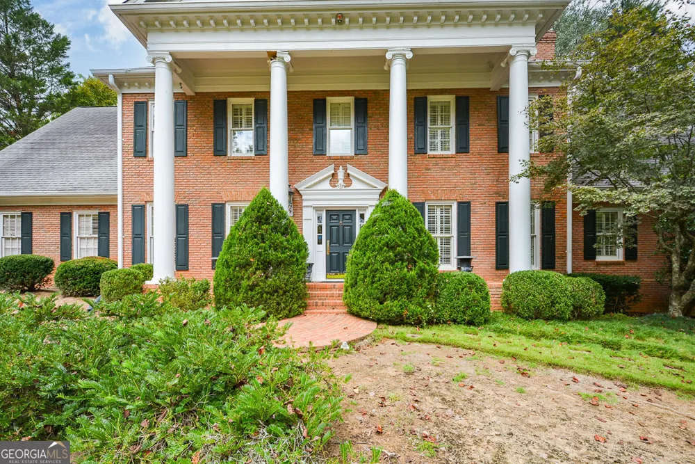 1640 Lazy River LN Sandy Springs, GA 30350