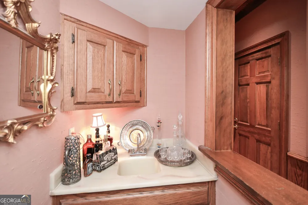 1640 Lazy River LN Sandy Springs, GA 30350