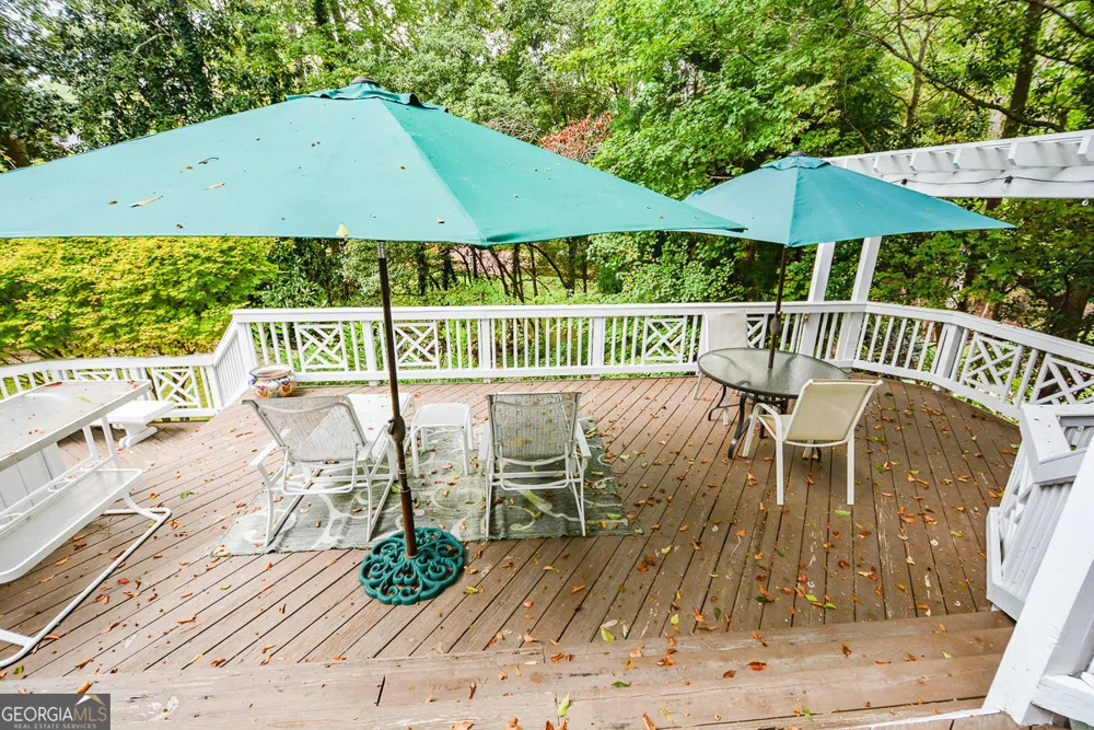 1640 Lazy River LN Sandy Springs, GA 30350