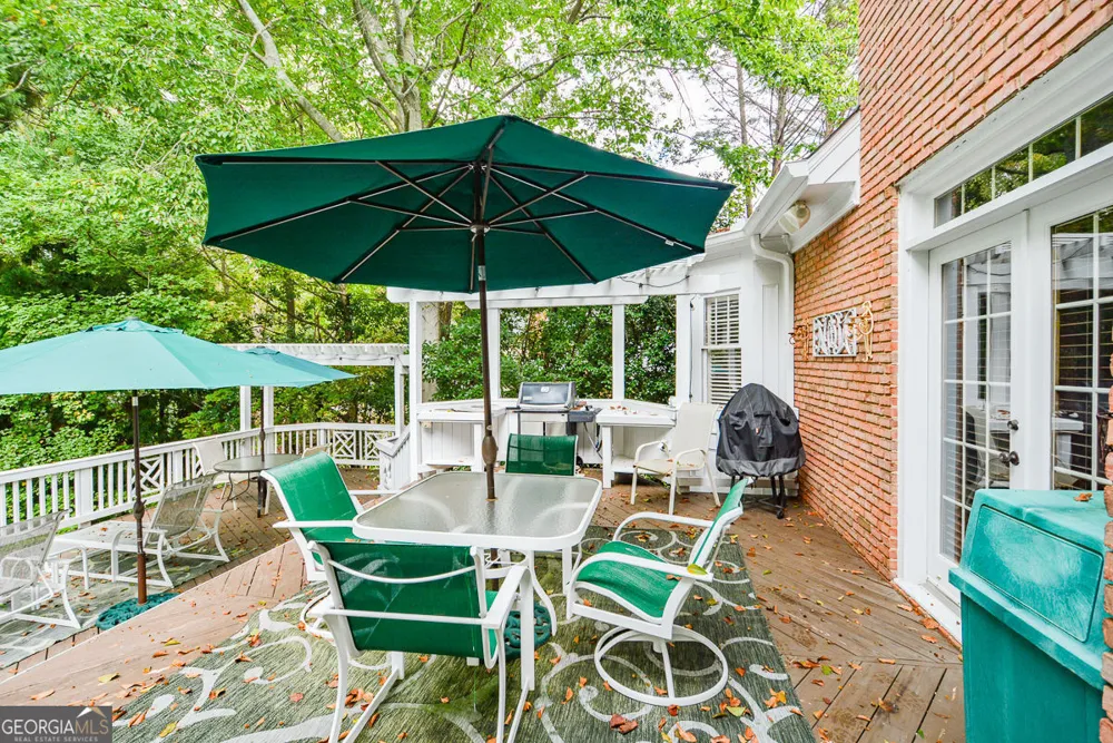 1640 Lazy River LN Sandy Springs, GA 30350