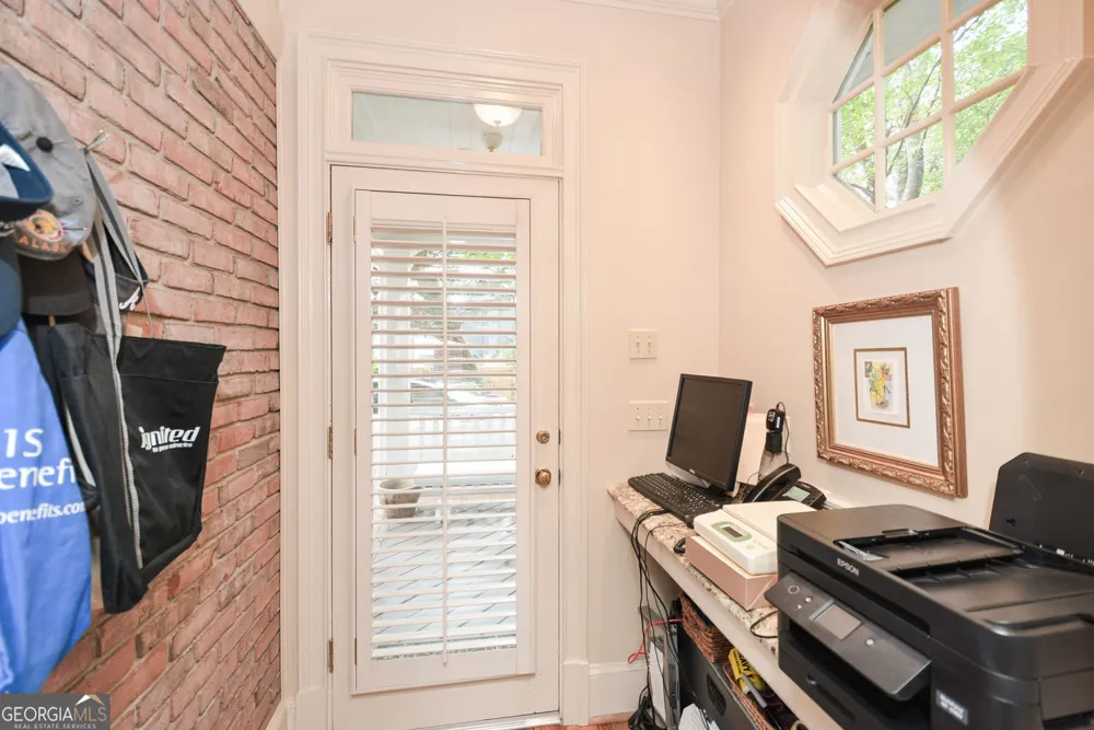 1640 Lazy River LN Sandy Springs, GA 30350