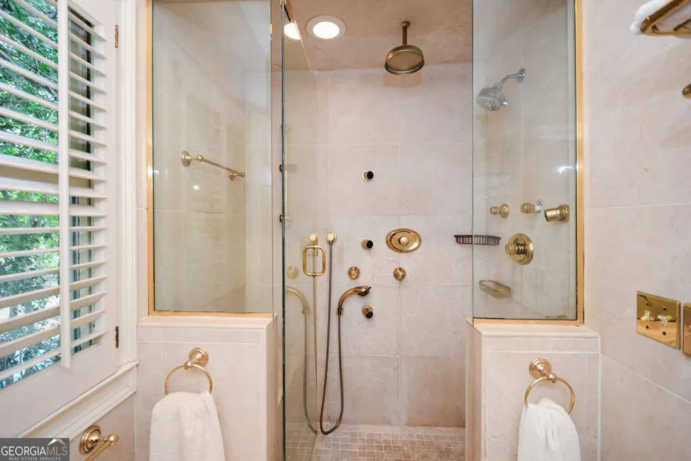 1640 Lazy River LN Sandy Springs, GA 30350