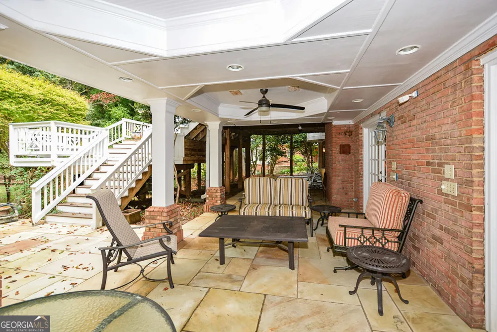 1640 Lazy River LN Sandy Springs, GA 30350