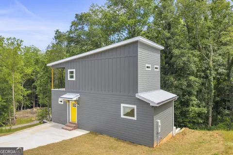 256 Lacount LN