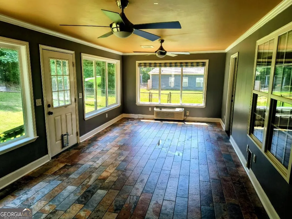 125 Clear Spring LN Oxford, GA 30054