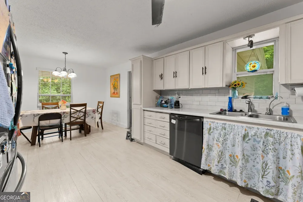 110 Pastel LN Clayton, GA 30525