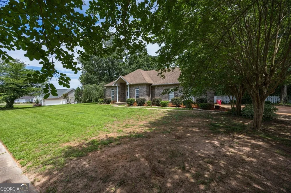 156 Henry DR Gray, GA 31032