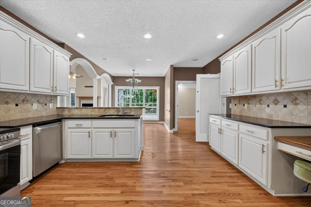 156 Henry DR Gray, GA 31032