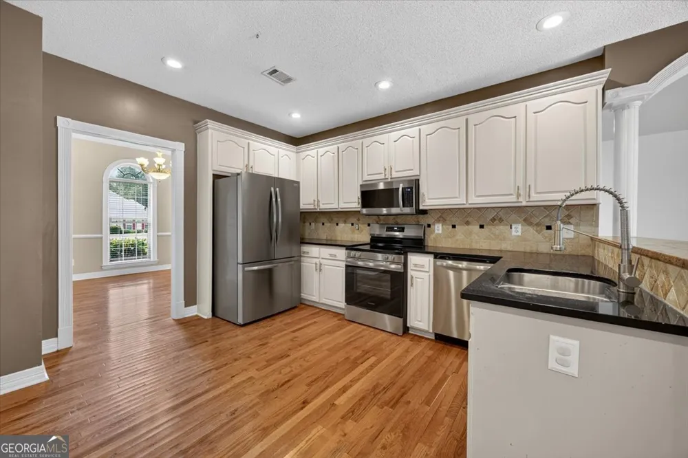 156 Henry DR Gray, GA 31032