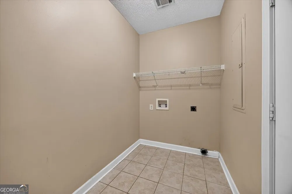156 Henry DR Gray, GA 31032