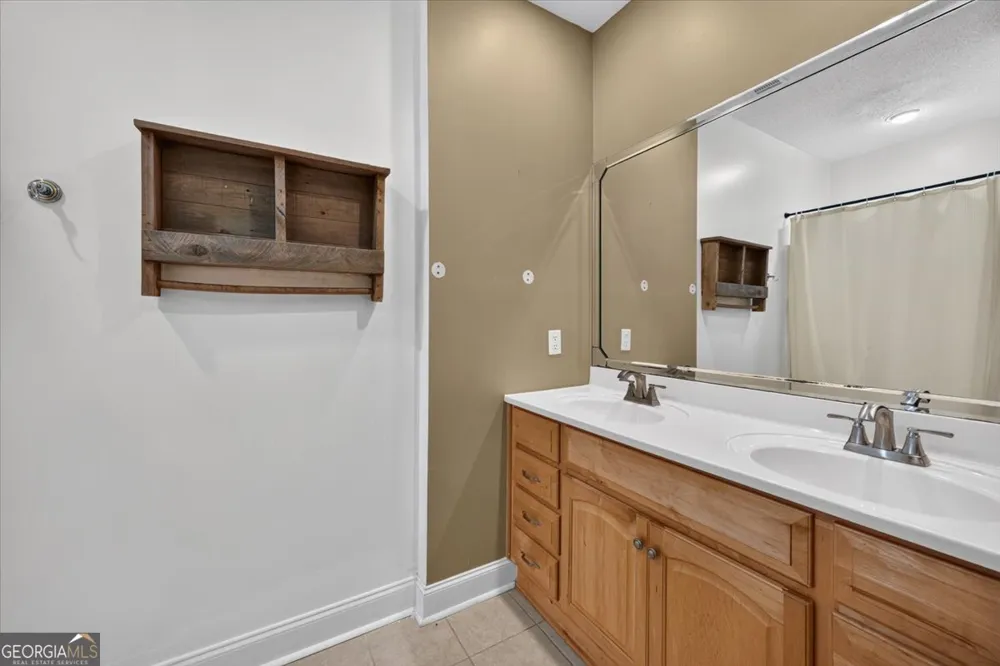 156 Henry DR Gray, GA 31032