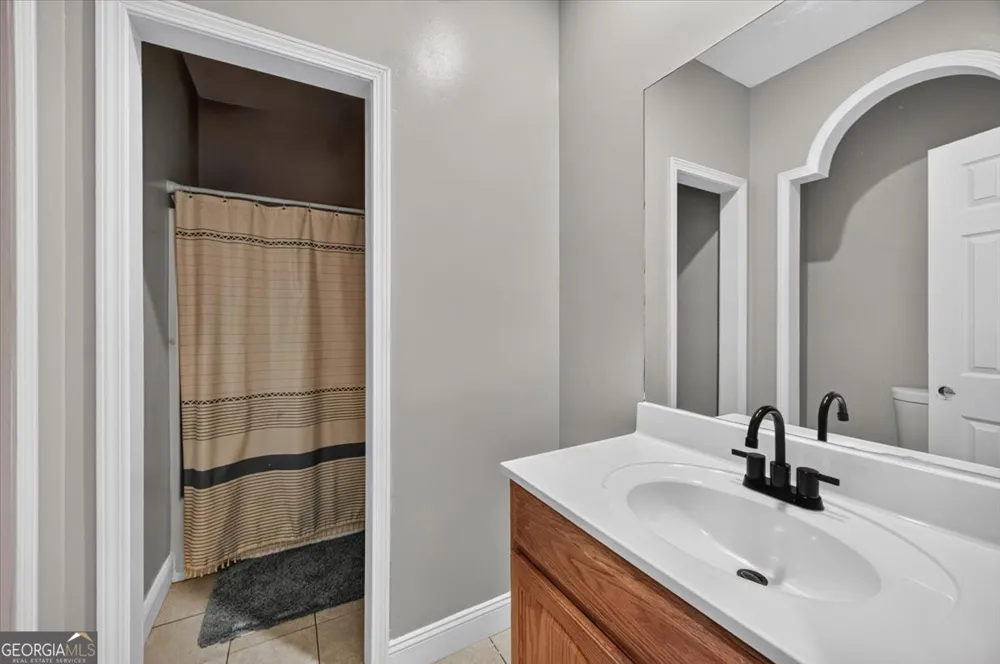 156 Henry DR Gray, GA 31032