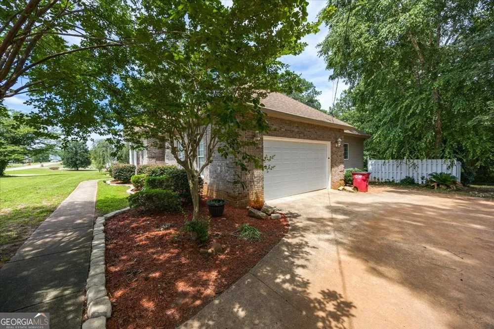 156 Henry DR Gray, GA 31032