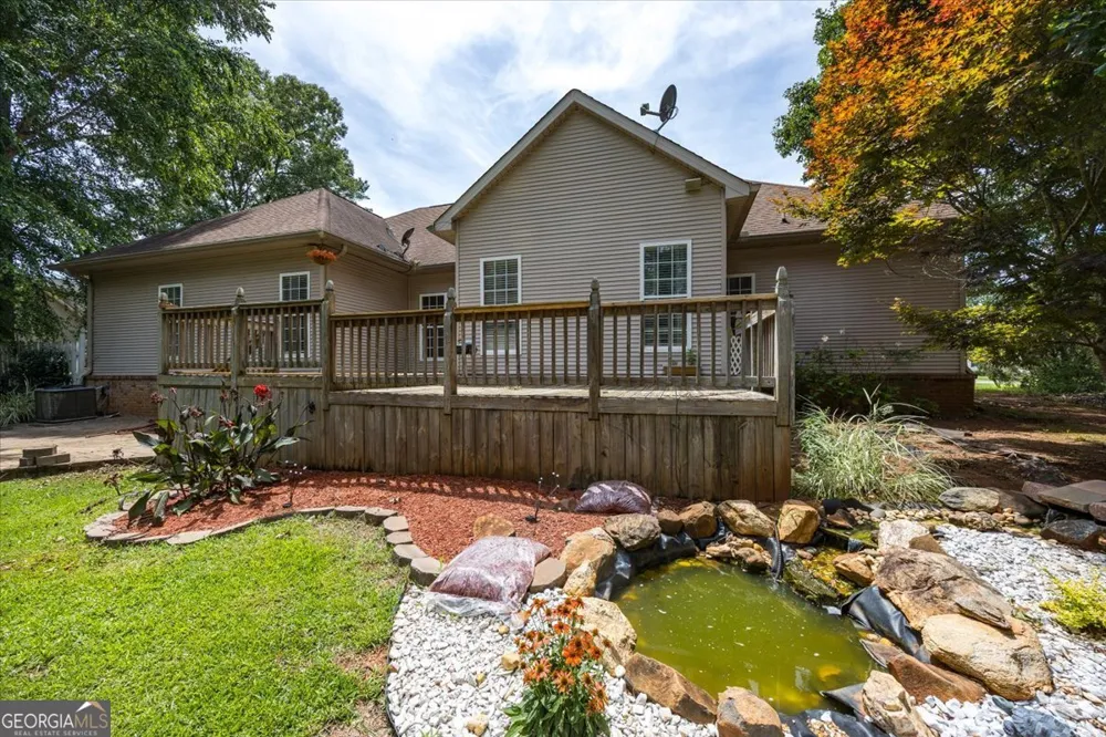 156 Henry DR Gray, GA 31032
