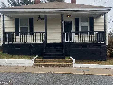 52 Ivy ST