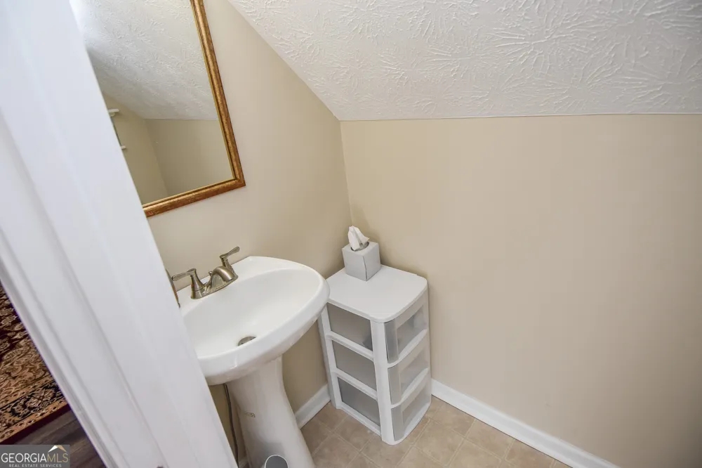 75 Katies CT Meansville, GA 30256