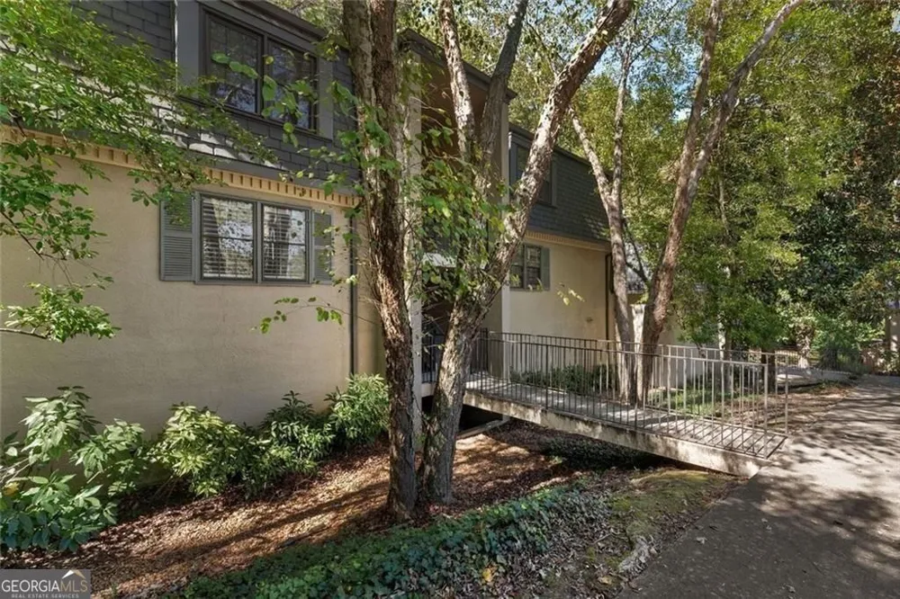 143 Amherst PL NW Atlanta, GA 30327