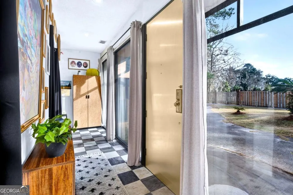 102 Stuart ST Savannah, GA 31405