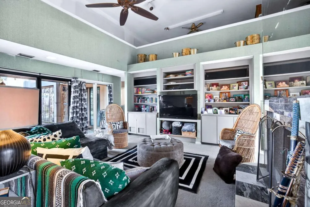 102 Stuart ST Savannah, GA 31405