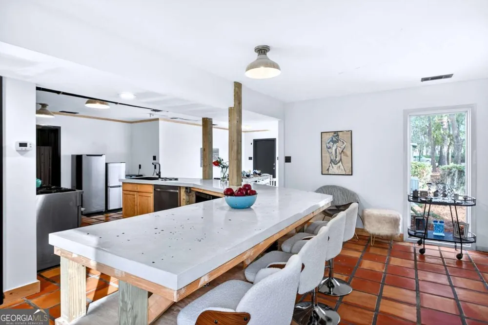 102 Stuart ST Savannah, GA 31405