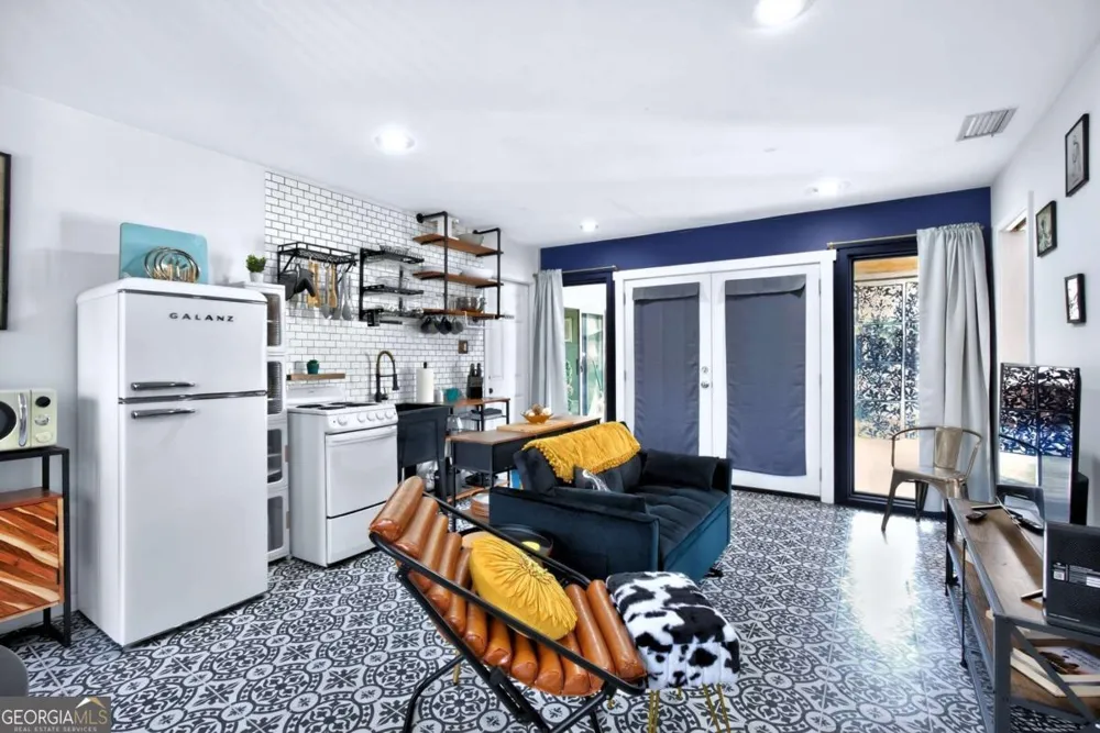 102 Stuart ST Savannah, GA 31405