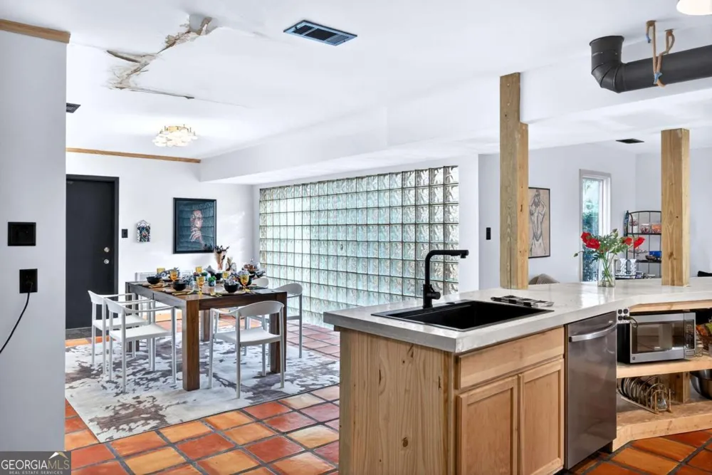 102 Stuart ST Savannah, GA 31405