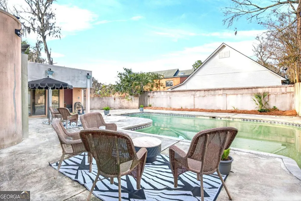 102 Stuart ST Savannah, GA 31405