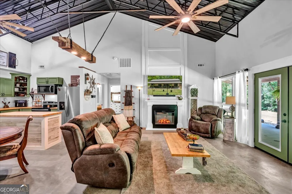 627 Johnstonville RD Barnesville, GA 30204