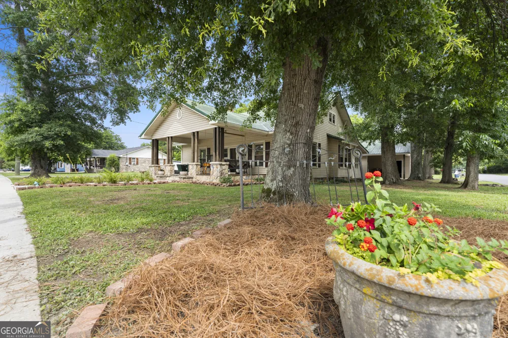 17 Lyerly Dam RD Lyerly, GA 30730