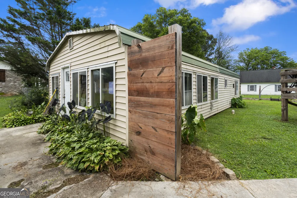 17 Lyerly Dam RD Lyerly, GA 30730