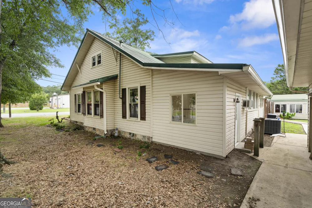 17 Lyerly Dam RD Lyerly, GA 30730