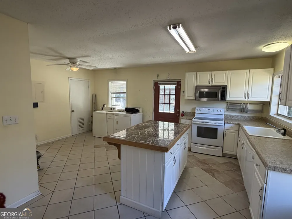 207 Eaker DR Warner Robins, GA 31088