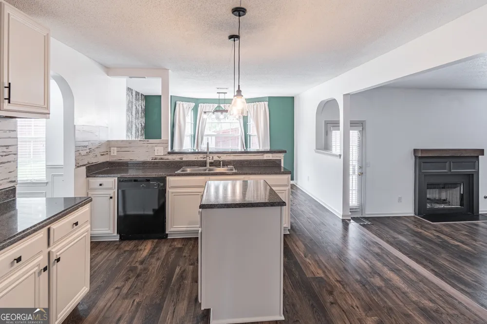 3707 Fremont DR Ellenwood, GA 30294