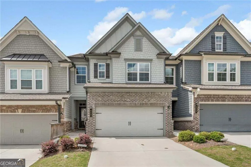649 Isom WALK Suwanee, GA 30024