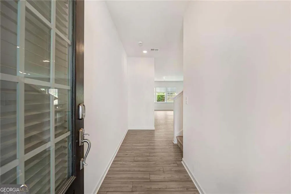 649 Isom WALK Suwanee, GA 30024