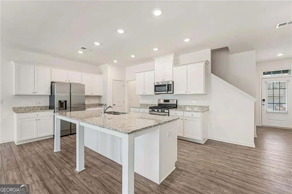 649 Isom WALK Suwanee, GA 30024