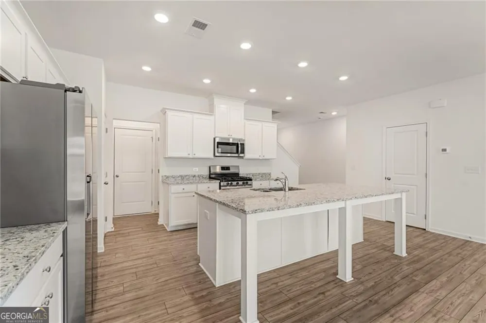 649 Isom WALK Suwanee, GA 30024