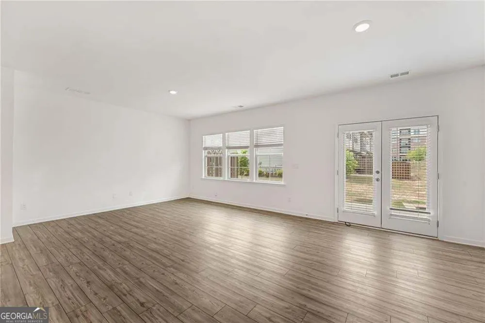 649 Isom WALK Suwanee, GA 30024