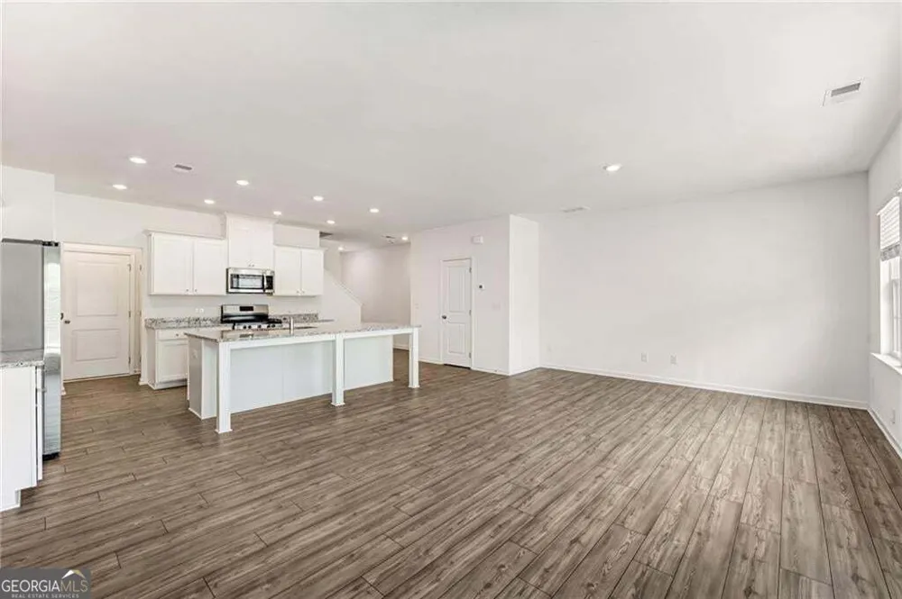 649 Isom WALK Suwanee, GA 30024
