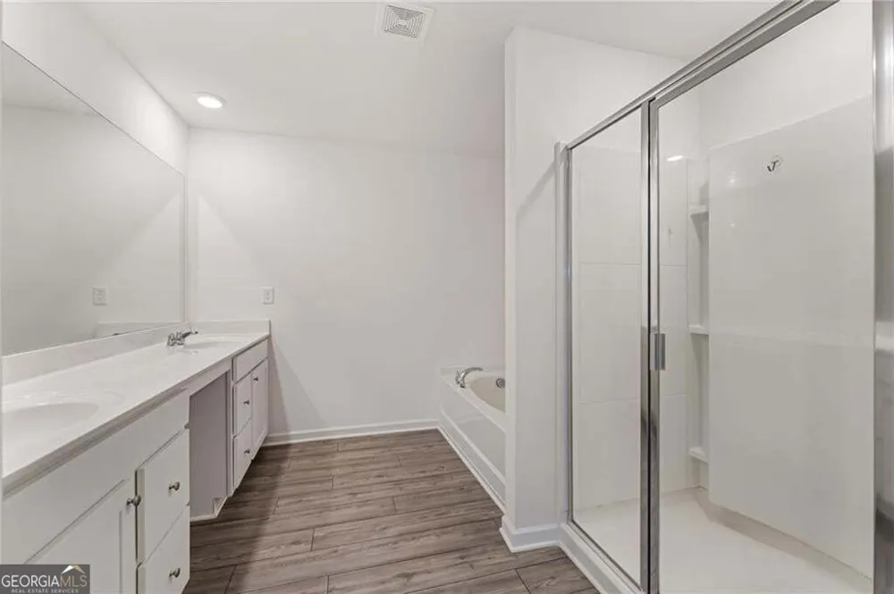649 Isom WALK Suwanee, GA 30024