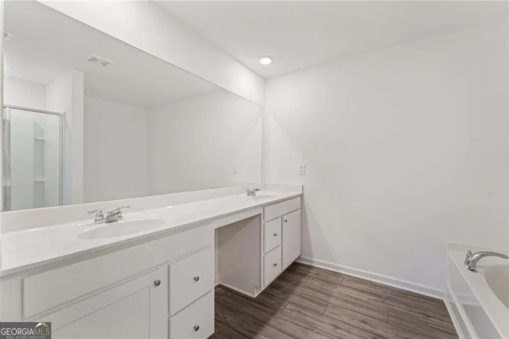 649 Isom WALK Suwanee, GA 30024