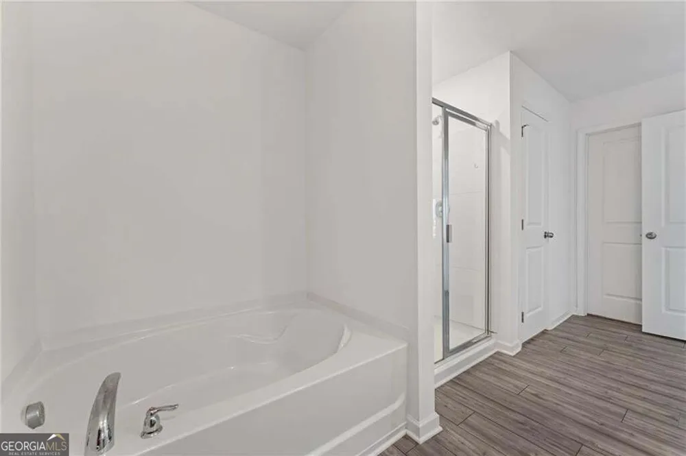 649 Isom WALK Suwanee, GA 30024