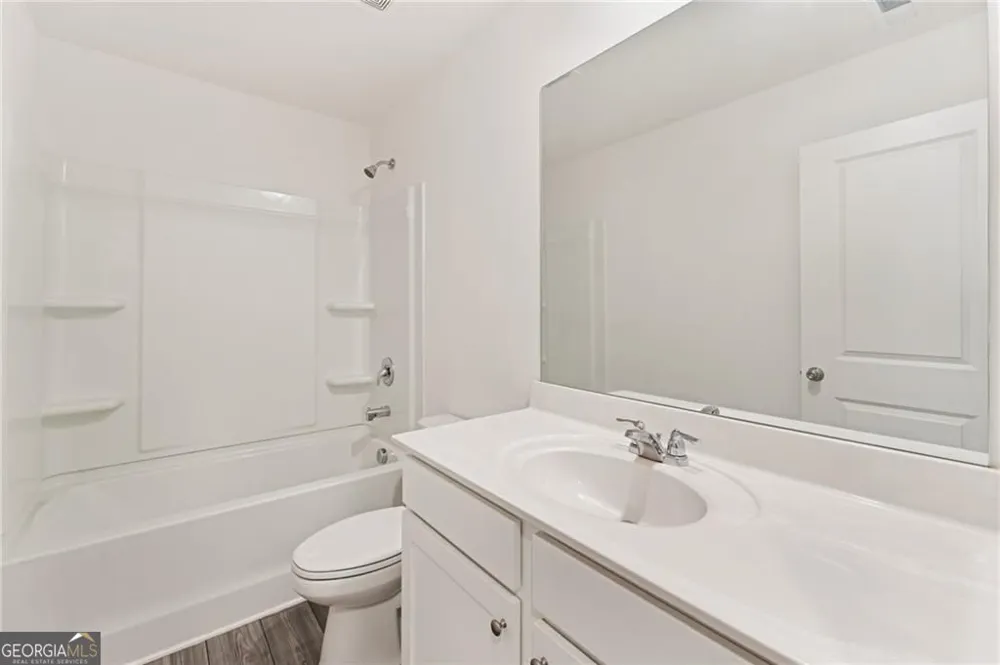 649 Isom WALK Suwanee, GA 30024