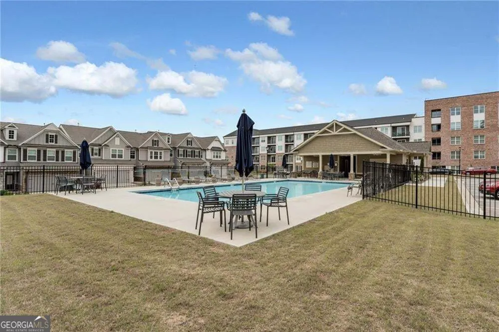 649 Isom WALK Suwanee, GA 30024