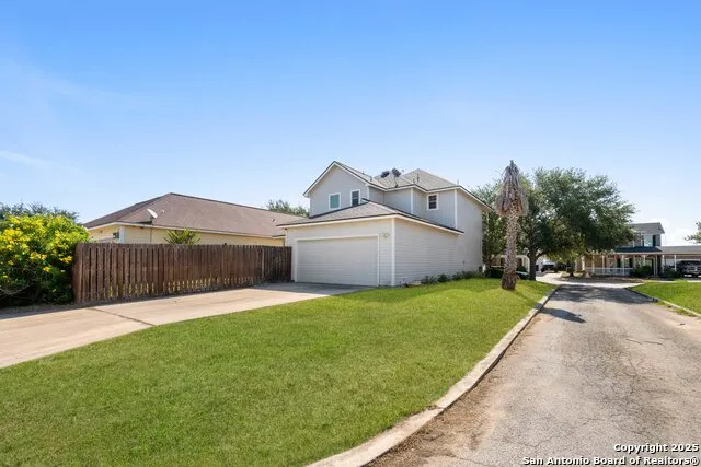 144 Whitewing Way Floresville, TX 78114