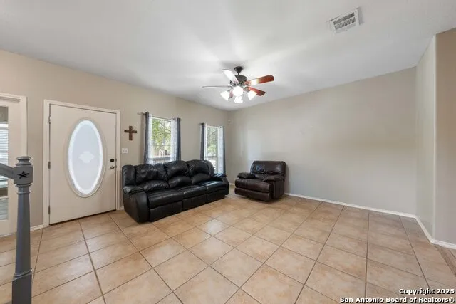 144 Whitewing Way Floresville, TX 78114