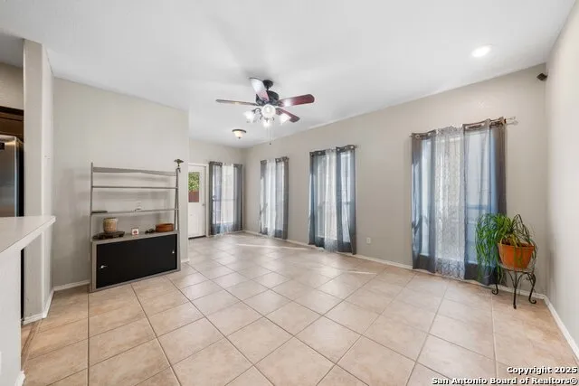 144 Whitewing Way Floresville, TX 78114